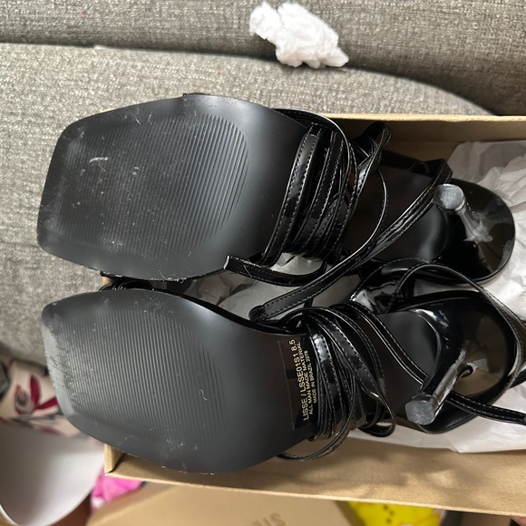 Steve Madden Lessie Heels with straps - Picture 2 of 4